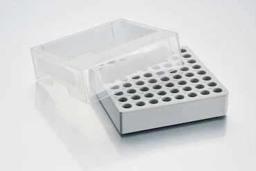 艾本德儲存盒 8 × 8, 可放置 64  個試管， 1  –  2  mL，3  件，高 53  mm，2  英寸，聚丙烯材料，可耐受最低 -86  °C，可高溫高壓滅菌，帶蓋子并具有數(shù)字字母標(biāo)識
